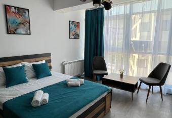 Kamche apartments allows 18 year olds to book a room