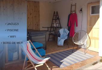 LE 26 has rooms with a private hot tub