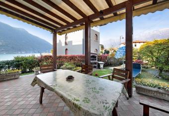 Wakesurfhouse has Balcony rooms