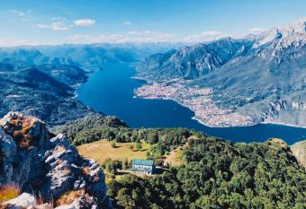 Casa R&E has Balcony rooms