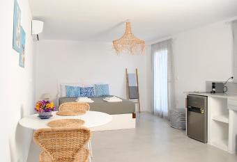 Sunrise View Lefkes has Balcony rooms