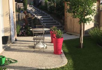 Chambre priv  e proche Disney disponible de 19h    10h has Balcony rooms