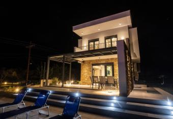 Villa Rafail has Balcony rooms