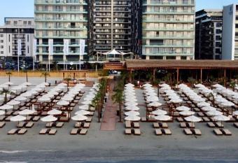 Apartament la mare allows 18 year olds to book a room