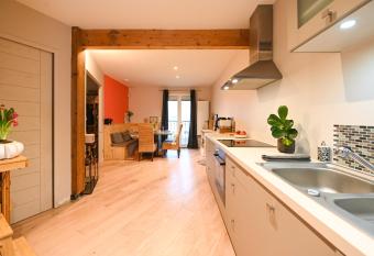 Sweet Home LES 4 SAISONS has Balcony rooms