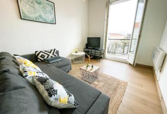 Pretty light in Grenoble #FF has Balcony rooms