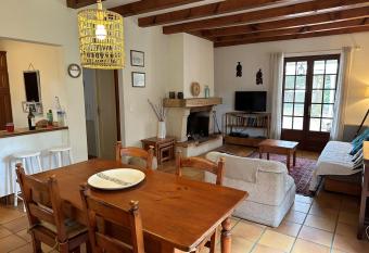 LA HULOTTE - draps et serviettes non fournis - has Balcony rooms