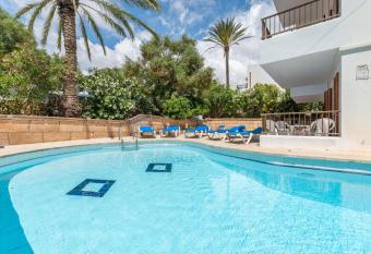 Gran Sol Family 5 has Balcony rooms