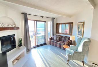 Unit 206 Hotel du Lac Mont Tremblant has Balcony rooms