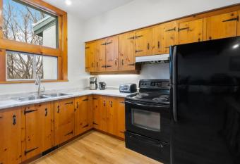 3 Level Ski Chalet 7BR w Deck, Sauna & Ping-Pong! has Balcony rooms