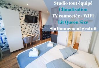 Studio    10mn    pied de l hyper centre allows 18 year olds to book a room