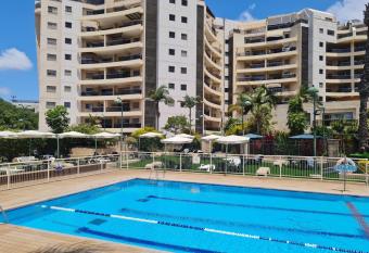 Amazing Apartment in Raanana & Swimming pool and Jacuzzi has Balcony rooms