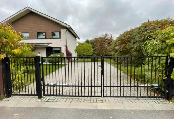 Perepuhkus Tallinna l  hedal privaatses roheluses. has Balcony rooms