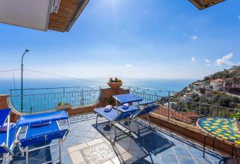 villa le ancore has Balcony rooms