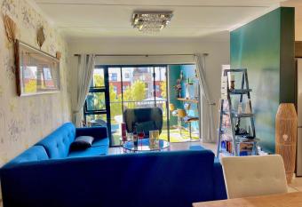 Idesel Apartment has rooms with a private hot tub