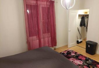 Central & nyrenoverad l  genhet allows 18 year olds to book a room