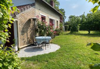 Studio   pic  a avec jardin dans charmante propri  t   has Balcony rooms