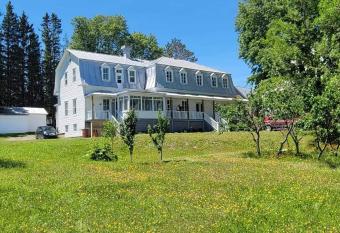 Le Berceau du T  miscouata has Balcony rooms