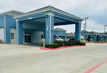 Lonestar Inn allows 18 year olds to book a room