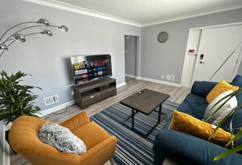 Spotless 4 Bedrooms 4 Beds Sleep 8 in Winnipeg allows 18 year olds to book a room