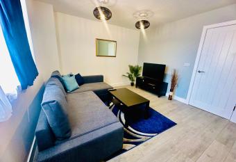 Hemel Apartments - Sea Breeze allows 18 year olds to book a room