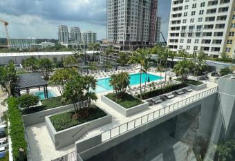 2 BEDROOM CONDO LAS OLAS/FORT LAUDERDALE allows 18 year olds to book a room
