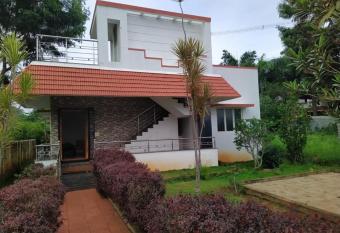 All win independence guest house has Balcony rooms