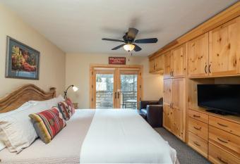 Riverside Condo, Walk Everywhere Viking Lodge 212 condo has Balcony rooms