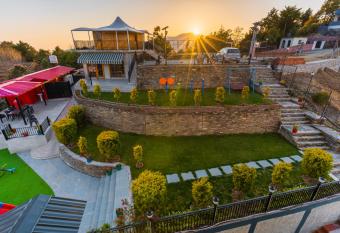 Viable Inn by Vista Stays has Smoking/Balcony rooms