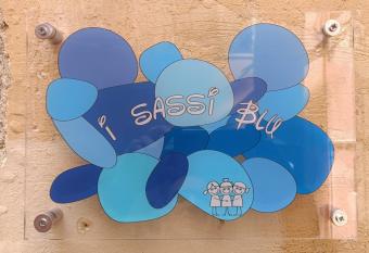 I SASSI BLU allows 18 year olds to book a room