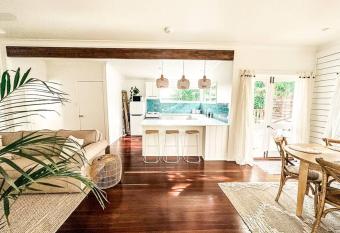 (null) has Balcony rooms