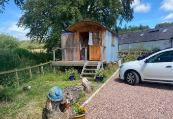 Granny   s Hut has Balcony rooms