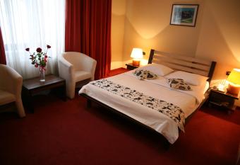 Hotel N allows 18 year olds to book a room