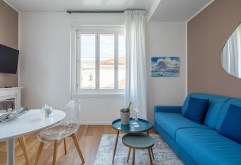 Vis    Vis Apartments allows 18 year olds to book a room