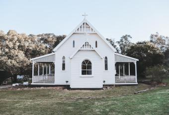 Steeple Country Escapes has Balcony rooms
