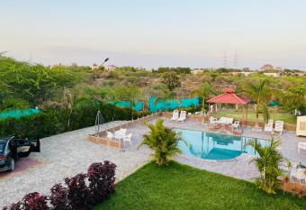 Aloha Farm Camp has Smoking rooms