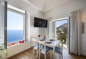 Casa Madonna del Mare has Balcony rooms