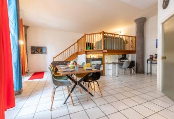 Appartement spacieux Luna Park centre allows 18 year olds to book a room