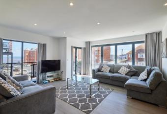 Host & Stay - Beach Pad has Balcony rooms