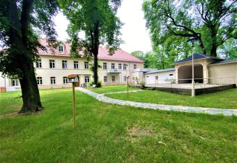 Modern ausgestattete G  stewohnung mit Terrasse allows 18 year olds to book a room