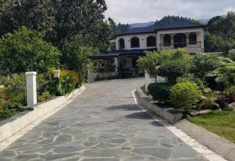 El paraiso has Balcony rooms