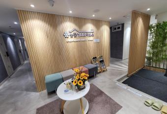 Snowflower Guesthouse allows 18 year olds to book a room