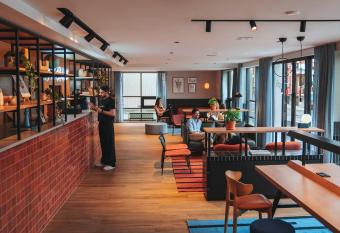 Center Hotels Plaza allows 18 year olds to book a room