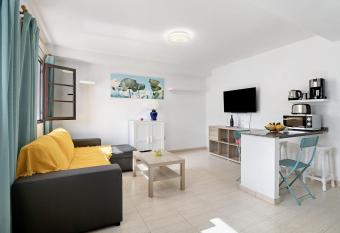 Casa Candido 2 has Balcony rooms