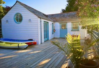 The little post house. A perfect village retreat, with stunning views. has Balcony rooms