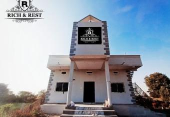 Rich & Rest Territory has Smoking/Balcony rooms