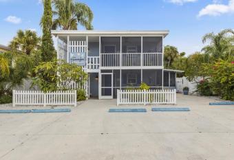 Honeysuckle - L has Balcony rooms