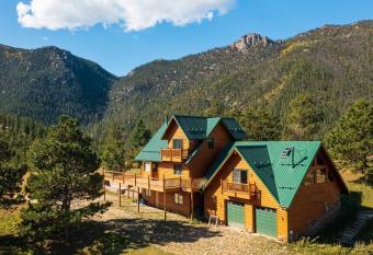 Stunning 360   Views - Hiker's Paradise! has Balcony rooms