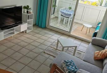 Appart-J blue sur le Tampon has Balcony rooms