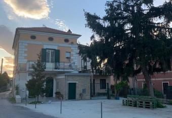 Dimora Incoronata has Balcony rooms